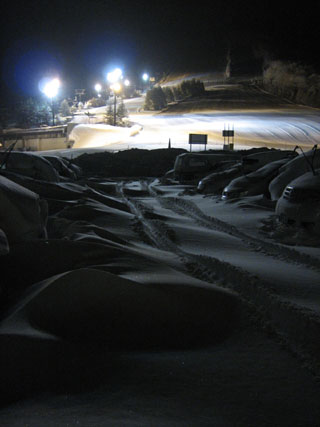 長野県　志賀高原　高天原スキー場　駐車場　（一晩の降雪でこのようになることはしばしば）